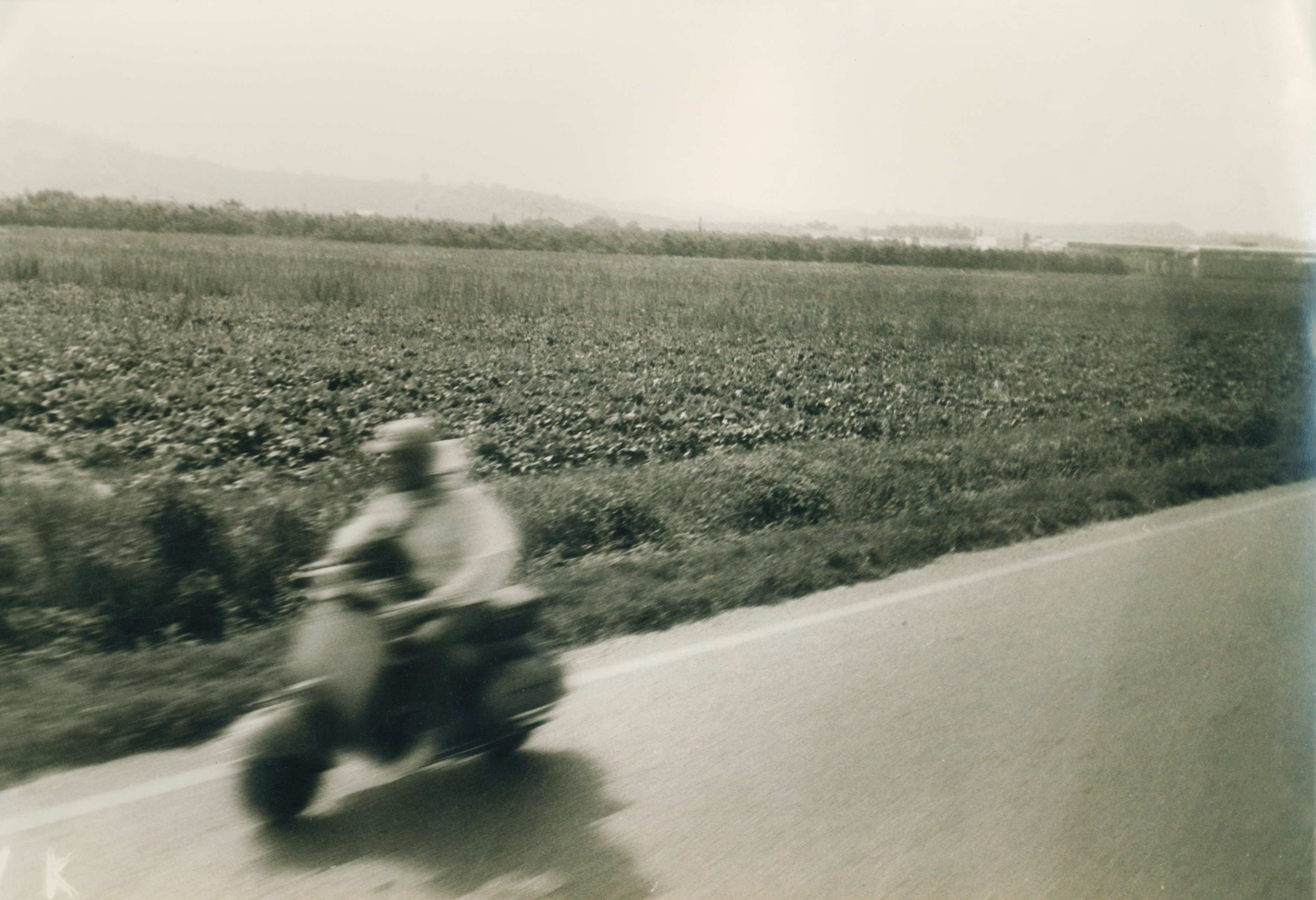 Claude Nori, Motociclista, 1985 ©Claude NoriCourtesy Biblioteca Panizzi 