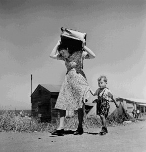 Arriving immigrants, Haifa, Israël, 1949-50. © Robert Capa, International Center of Photography / Magnum Photos 